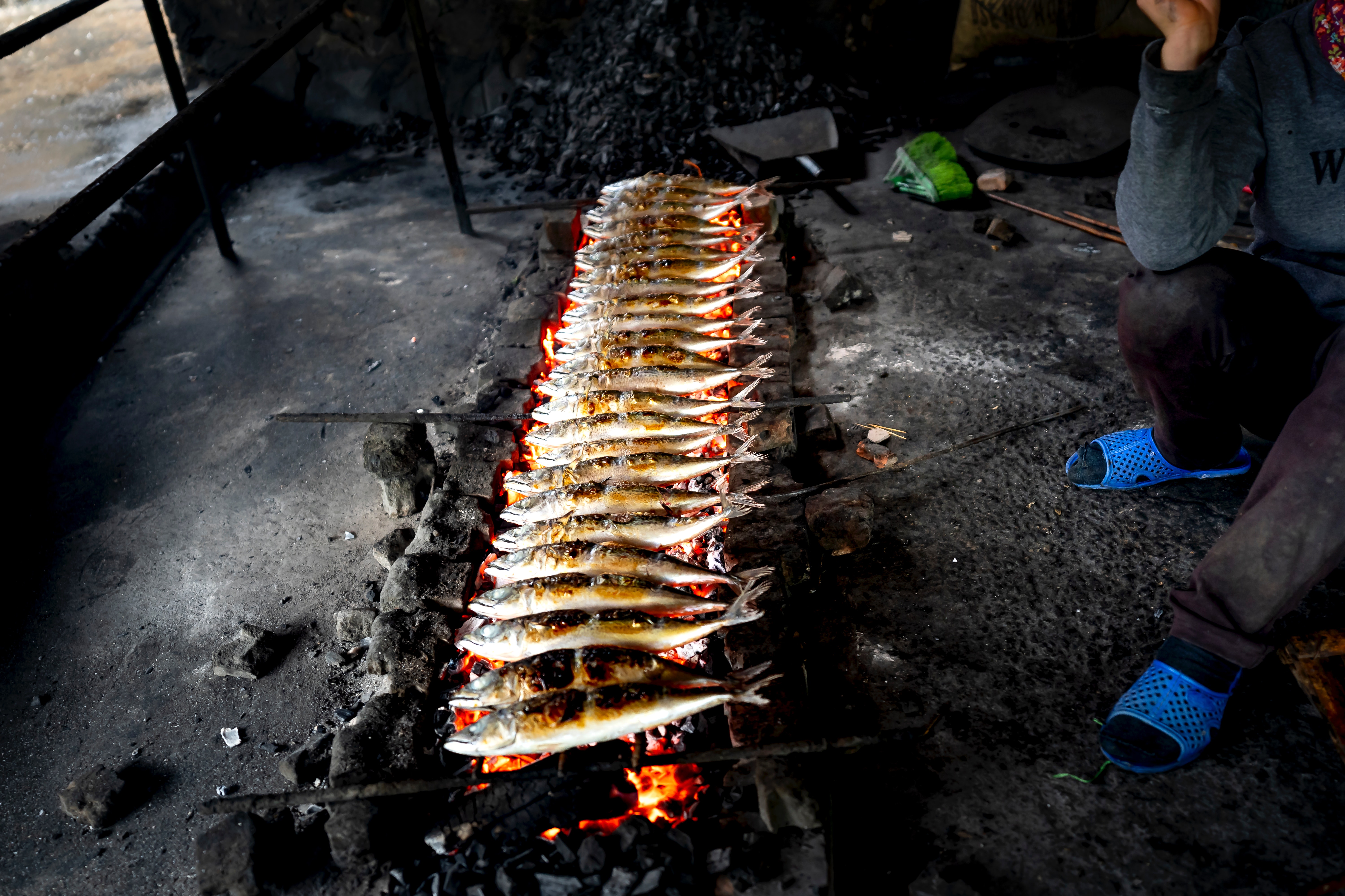 Masih Pakai Cara Tradisional, Begini Proses Pembuatan Ikan Asap di Desa Suku Anak Dalam Jambi