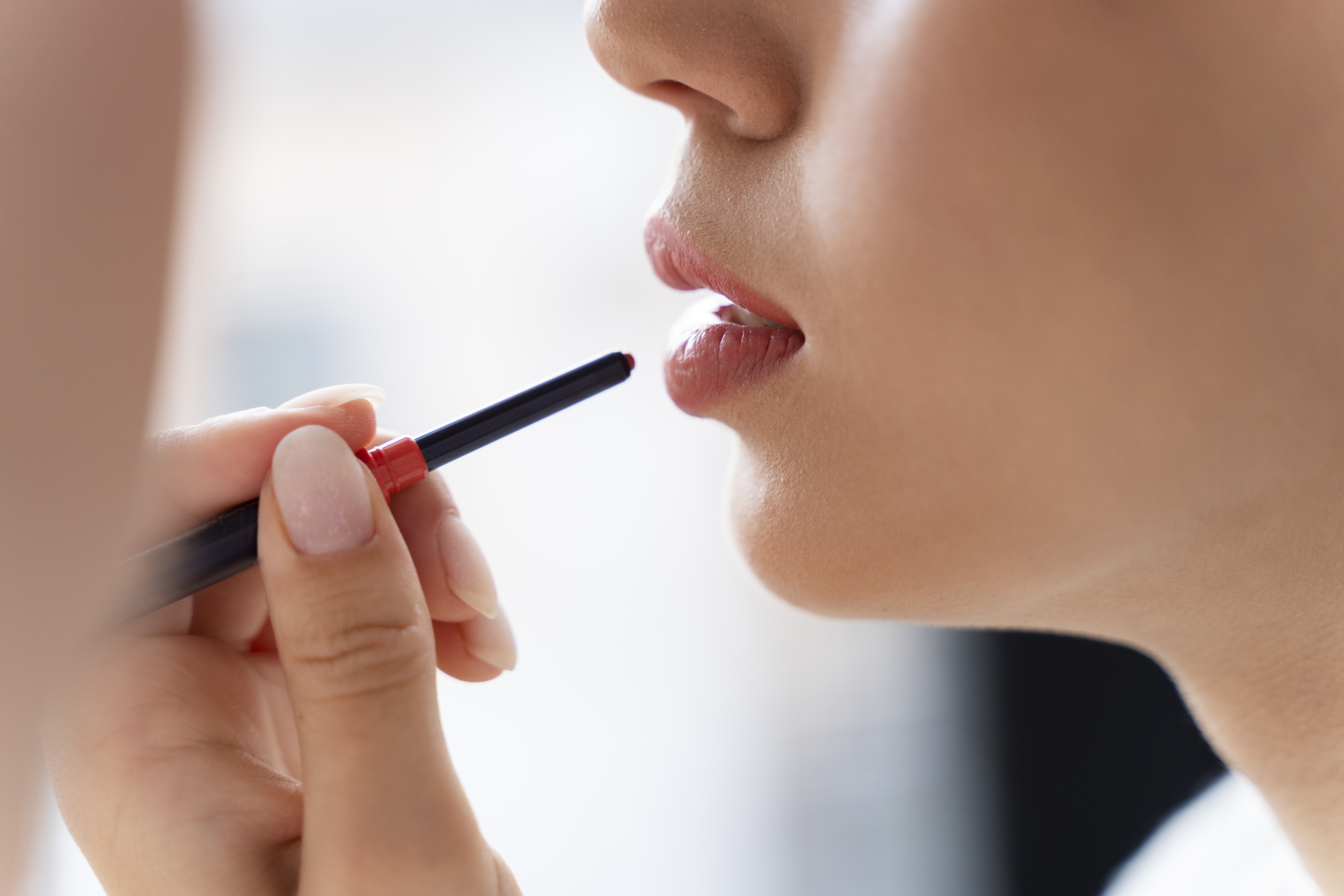 4 Trik untuk Lipstik Tahan Lama, Wajib Dicoba!