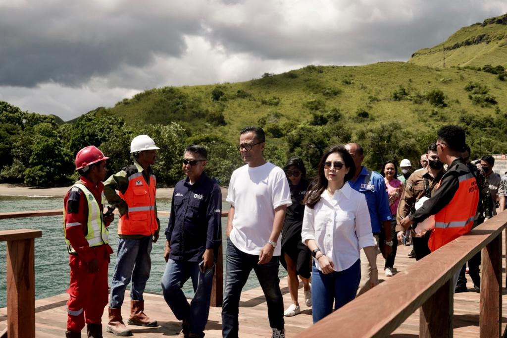 Wamenparekraf Memeriksa Kesiapan Lokasi dan Infrastruktur Sebelum KTT ASEAN di Labuan Bajo
