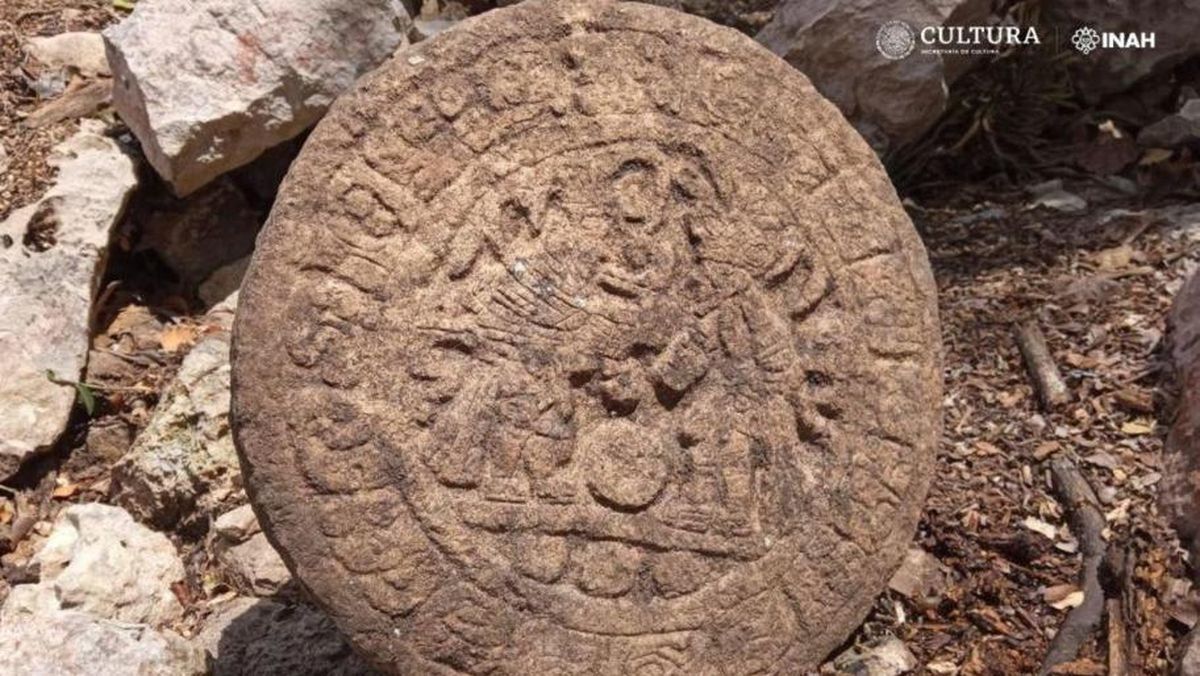 Arkeolog Meksiko Temukan Artefak Papan Skor Batu Suku Maya