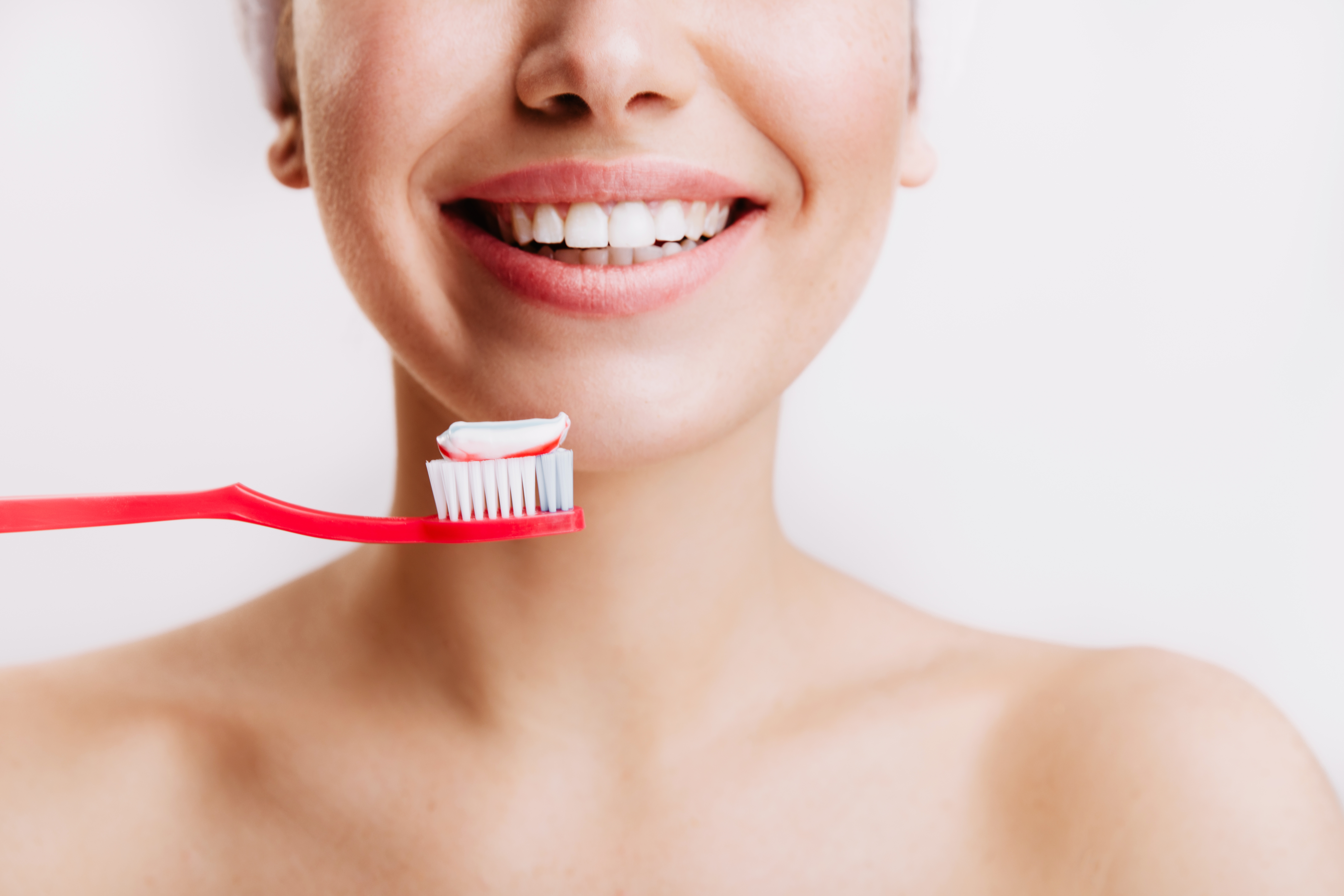 Empat Cara Alami Menjaga Gigi Tetap Putih