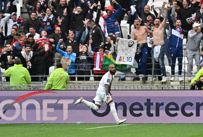 Lacazette Berpeluang Patahkan Dominasi Kylian Mbappe di Ligue 1