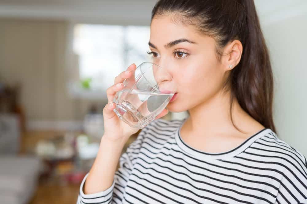 Jangan Lupa Minum Air Putih, Dehidrasi Bisa Rusak Suasana Hati dan Turunkan Kinerja Otak