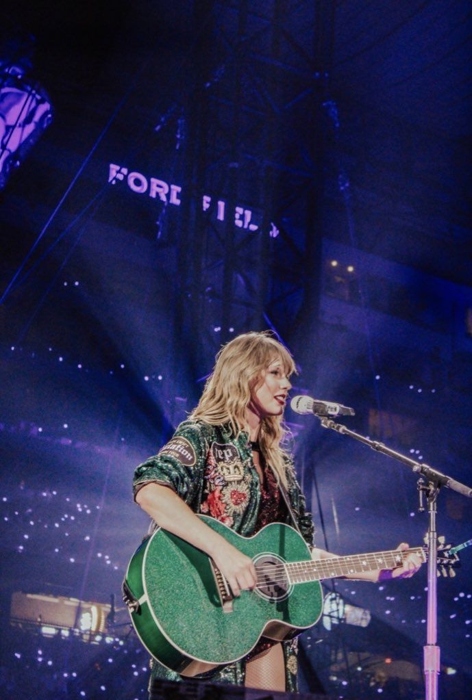 Air Hujan dari Konser Taylor Swift Dijual Rp3,7 Juta