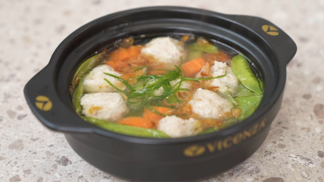 Resep Sup Bola-bola Ayam Ala Chef Martin Praja, Mudah dan Menggugah Selera