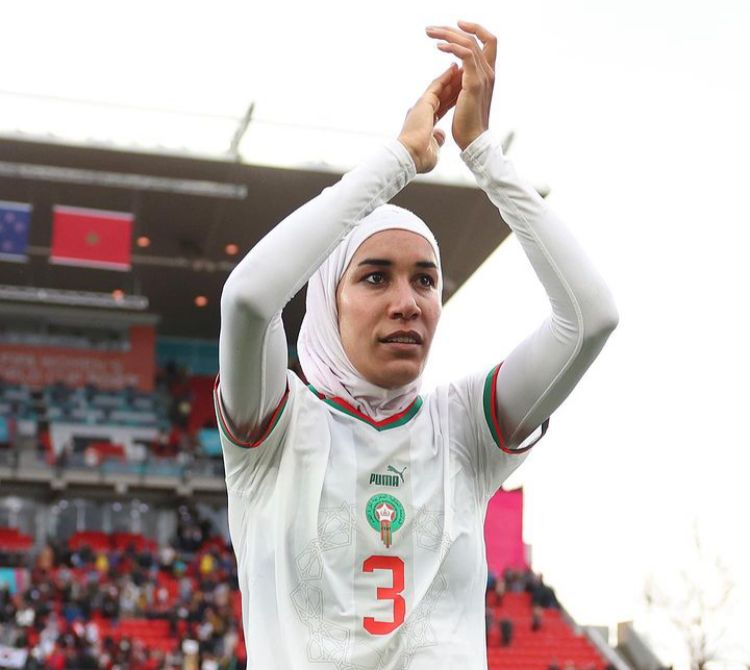 Nouhaila Benzina Jadi Pesepak Bola Pertama yang Kenakan Hijab di Piala Dunia Wanita