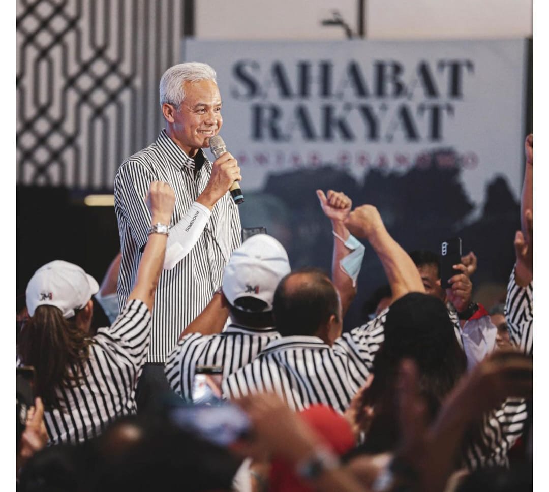 Ganjar Pranowo Pakai Kemeja Hitam Putih untuk Pilpres 2024, Ini Maknanya Menurut Pengamat Politik