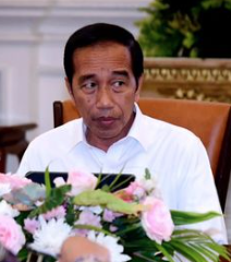 Jokowi Perintahkan Perusahaan Tanam Pohon Besar di Lingkungan Perkantoran