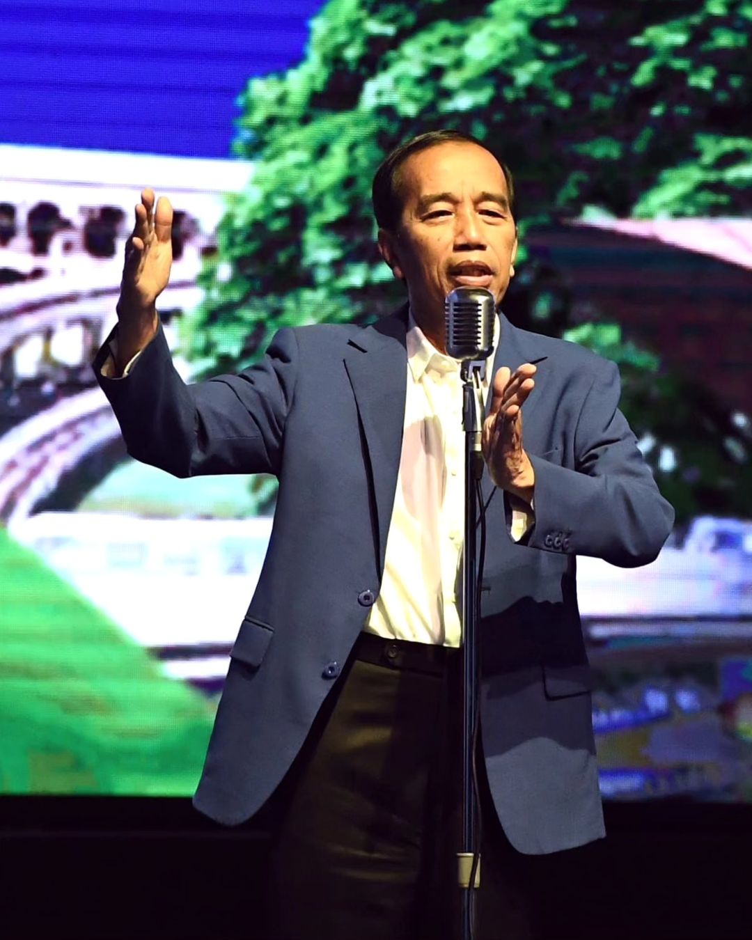 Jokowi Minta Pengusaha Real Estate Bantu Rakyat Kecil Punya Rumah Sehat dan Layak