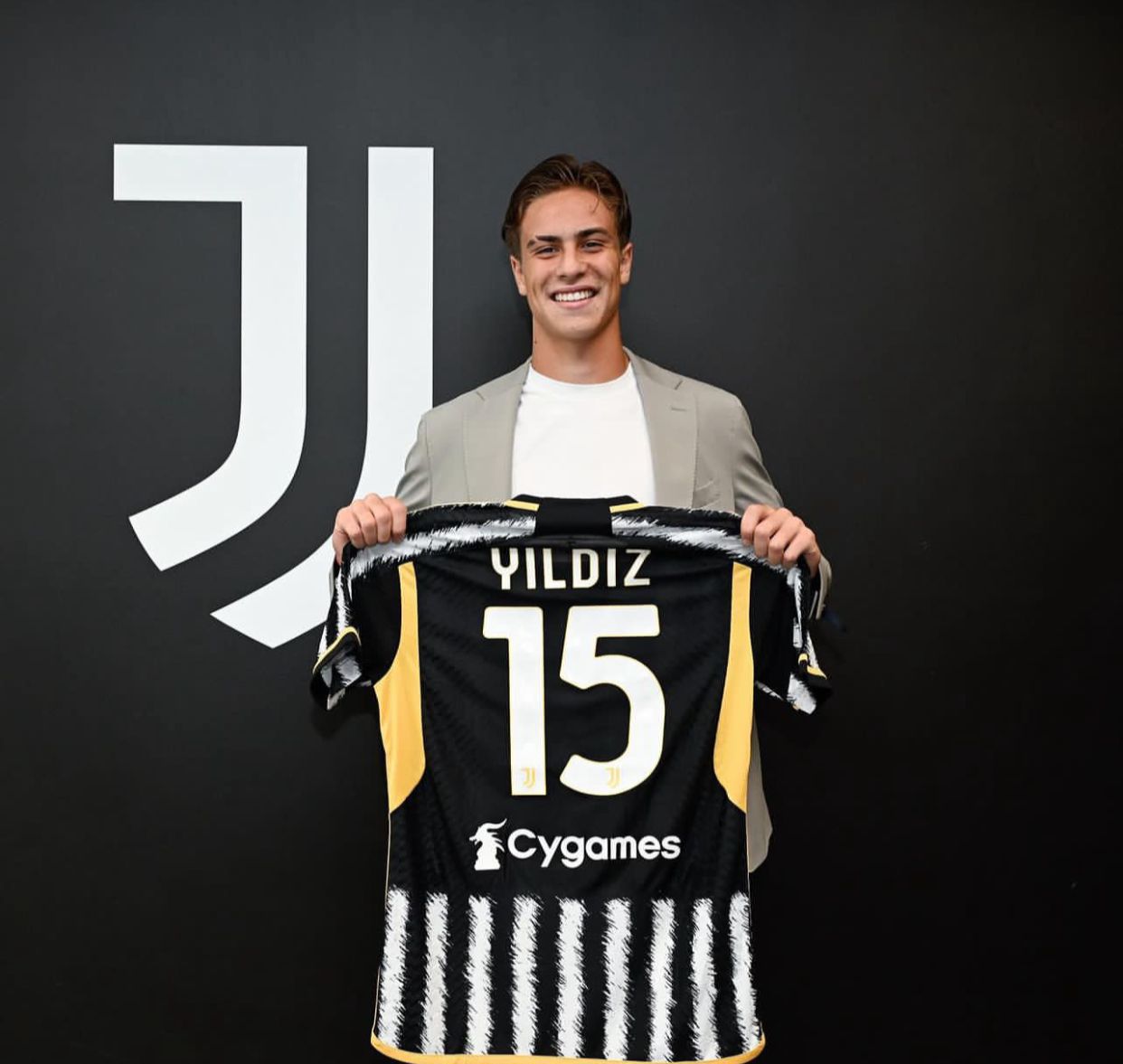 Juventus Resmi Perpanjang Kontrak dengan Kenan Yildiz Hingga 2027 Mendatang